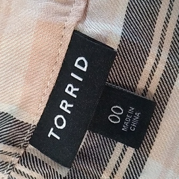 Torrid Size 00 Top Sleeveless Plus Size Blouse - Picture 2 of 8